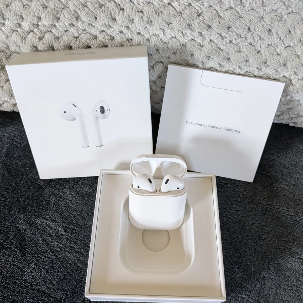 Apple AirPods Wireless Earbuds
